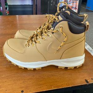 Nike Manoa Leather Boots